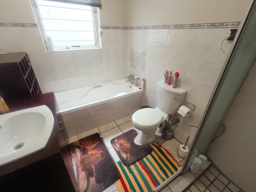 2 Bedroom Property for Sale in Die Hoewes Gauteng