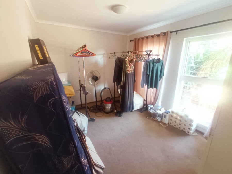 2 Bedroom Property for Sale in Die Hoewes Gauteng