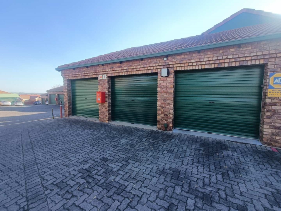 2 Bedroom Property for Sale in Die Hoewes Gauteng