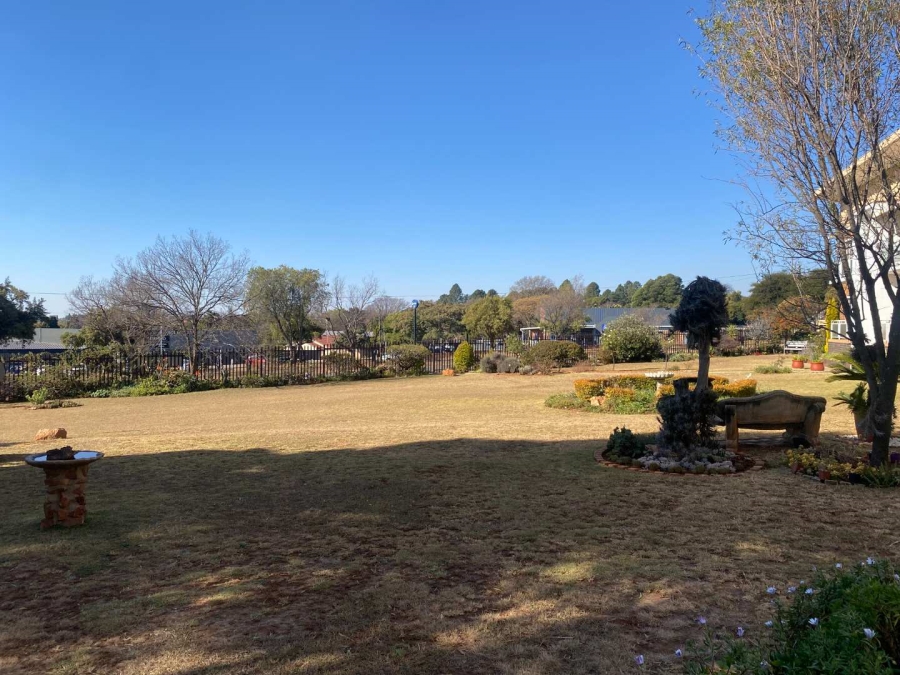 To Let 2 Bedroom Property for Rent in Monument Gauteng