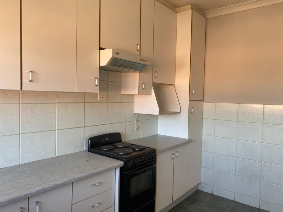 To Let 2 Bedroom Property for Rent in Monument Gauteng