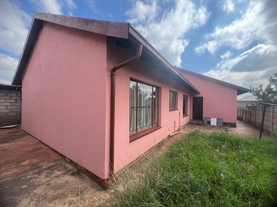 3 Bedroom Property for Sale in Likole Gauteng
