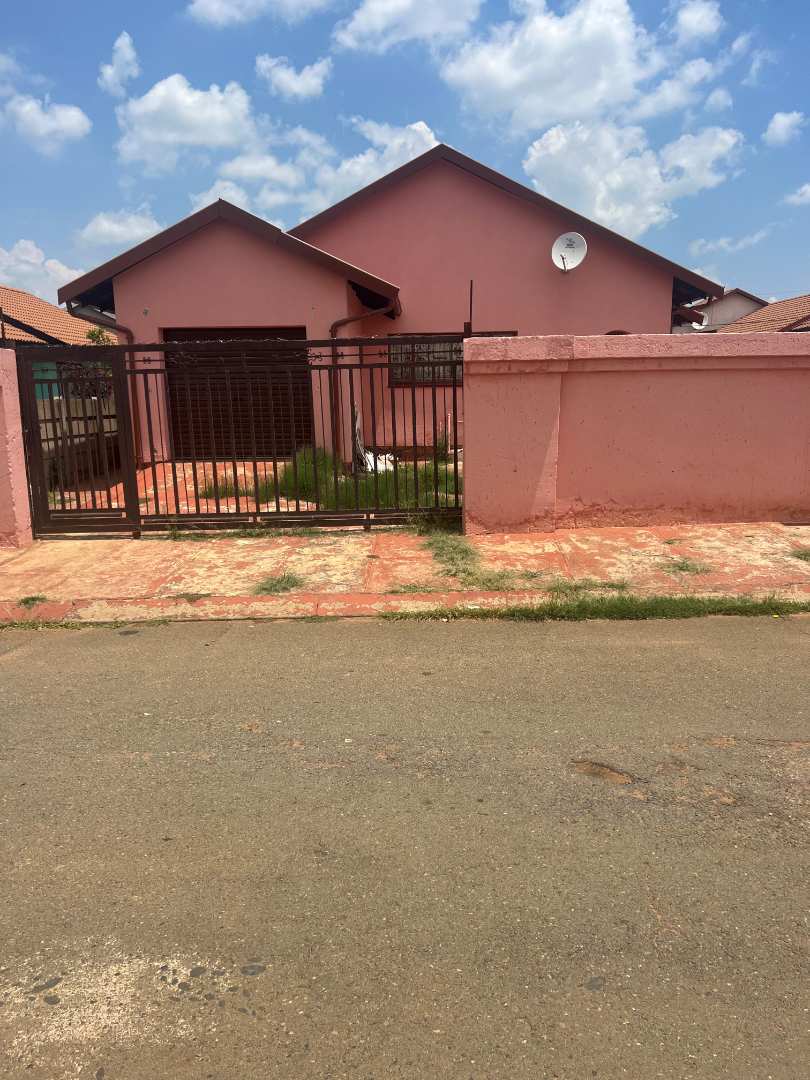 3 Bedroom Property for Sale in Likole Gauteng