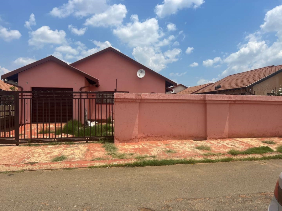3 Bedroom Property for Sale in Likole Gauteng
