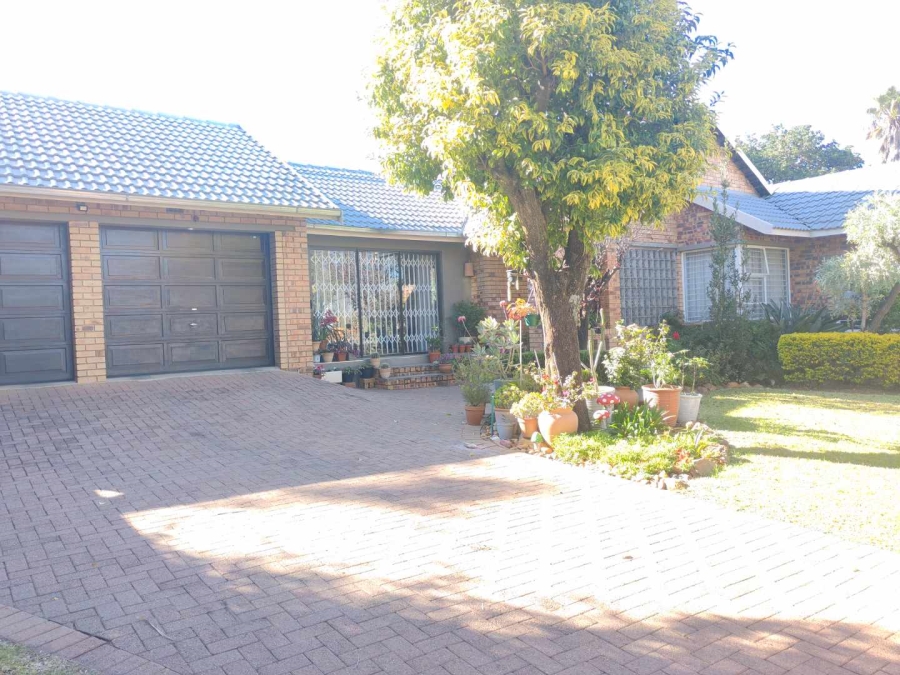4 Bedroom Property for Sale in Glenvista Gauteng