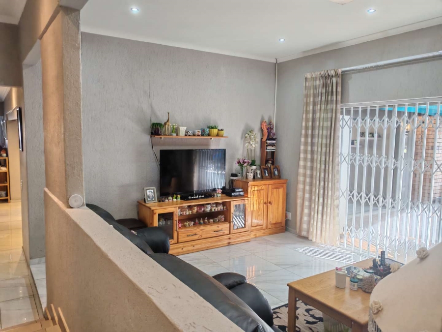 4 Bedroom Property for Sale in Glenvista Gauteng