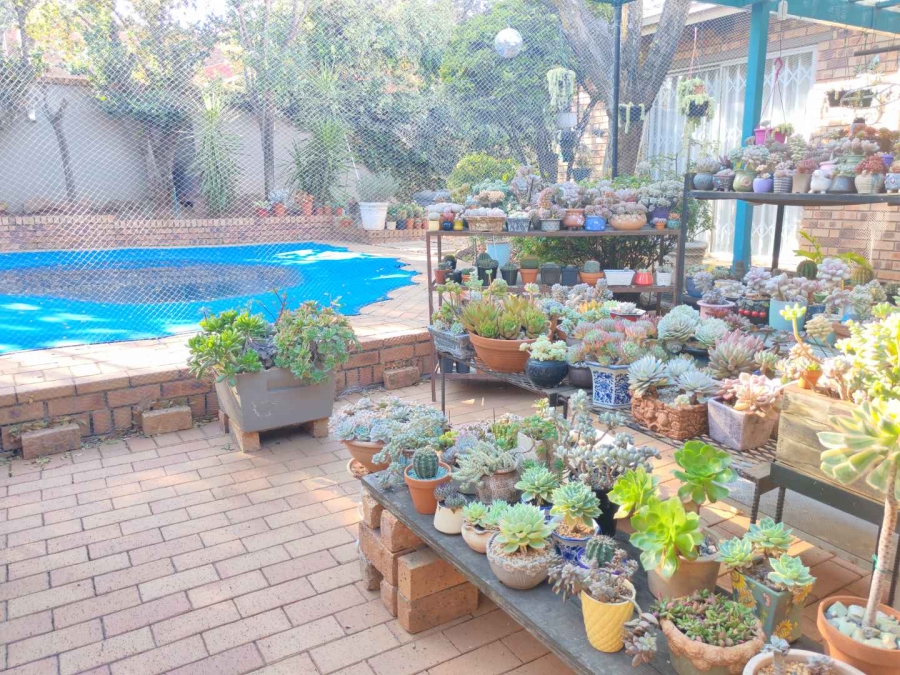 4 Bedroom Property for Sale in Glenvista Gauteng