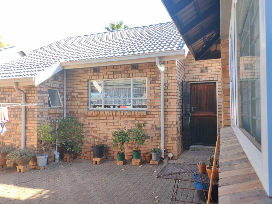 4 Bedroom Property for Sale in Glenvista Gauteng