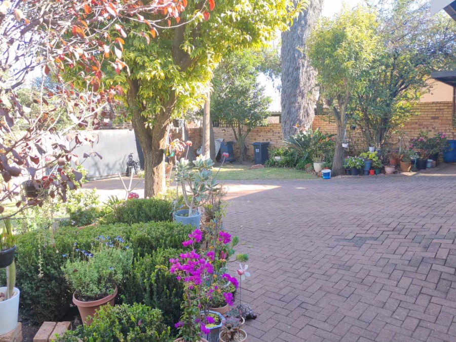4 Bedroom Property for Sale in Glenvista Gauteng
