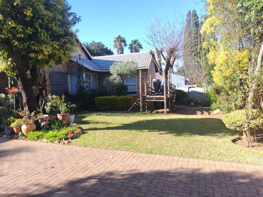 4 Bedroom Property for Sale in Glenvista Gauteng