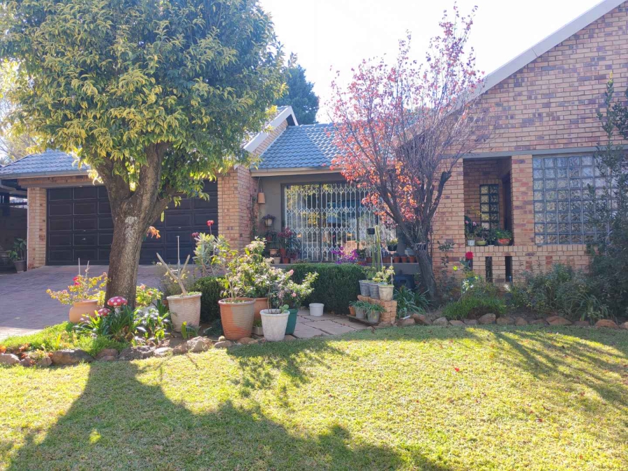 4 Bedroom Property for Sale in Glenvista Gauteng