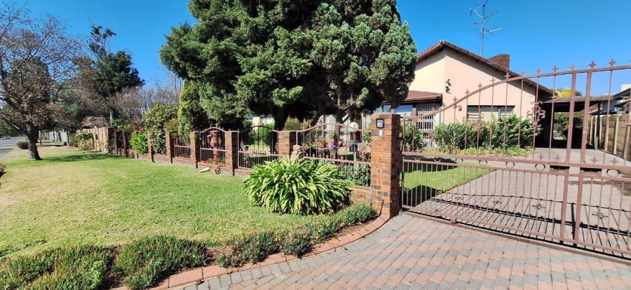 3 Bedroom Property for Sale in Raceview Gauteng