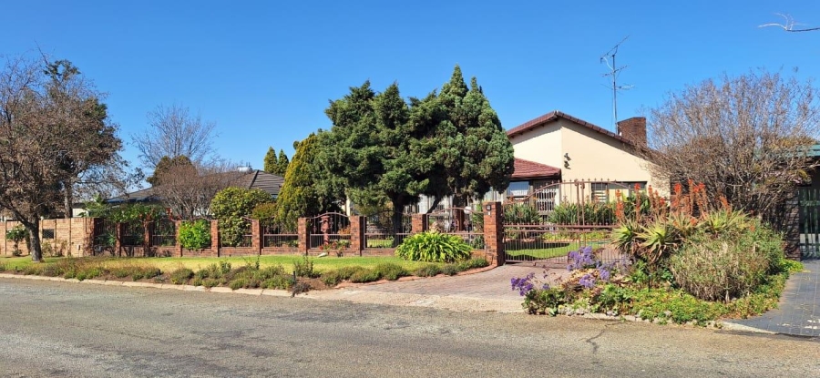 3 Bedroom Property for Sale in Raceview Gauteng