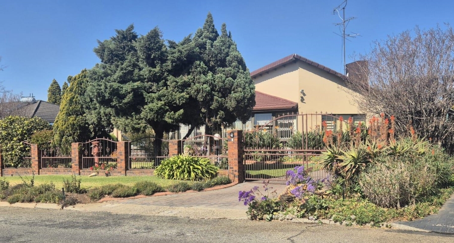 3 Bedroom Property for Sale in Raceview Gauteng