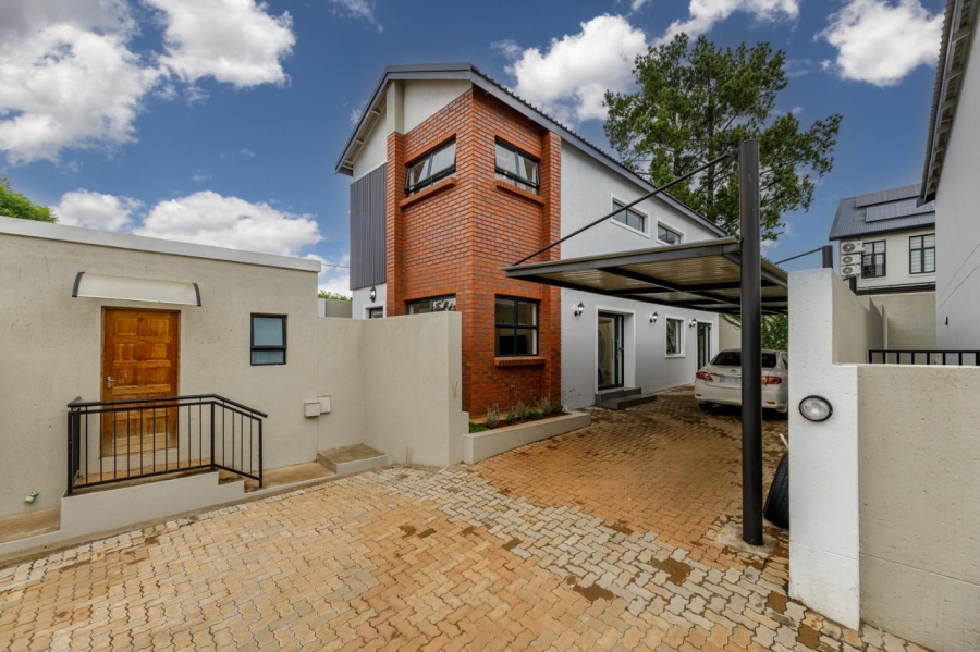 3 Bedroom Property for Sale in Linden Gauteng