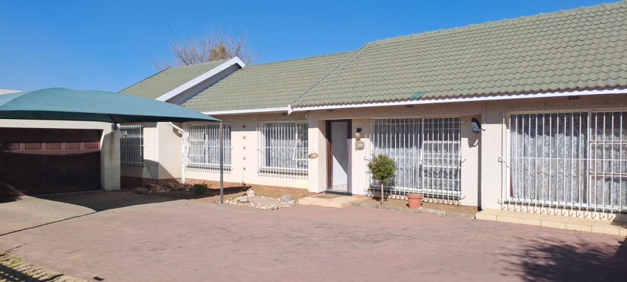 4 Bedroom Property for Sale in Brackendowns Gauteng