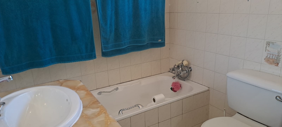4 Bedroom Property for Sale in Brackendowns Gauteng