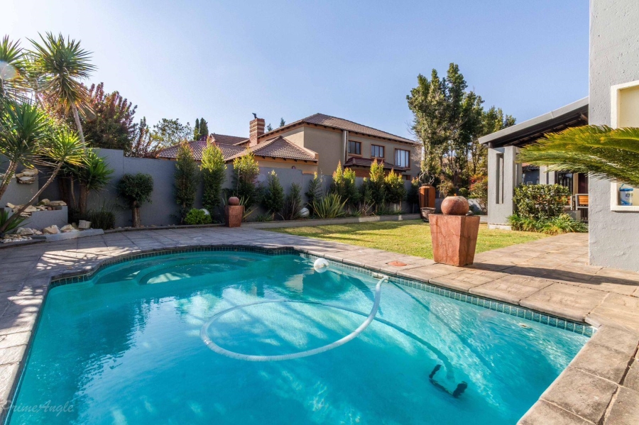 5 Bedroom Property for Sale in Silverwoods Country Estate Gauteng