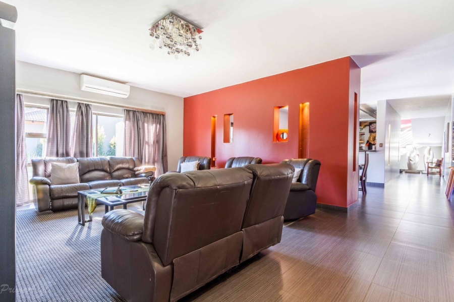 5 Bedroom Property for Sale in Silverwoods Country Estate Gauteng