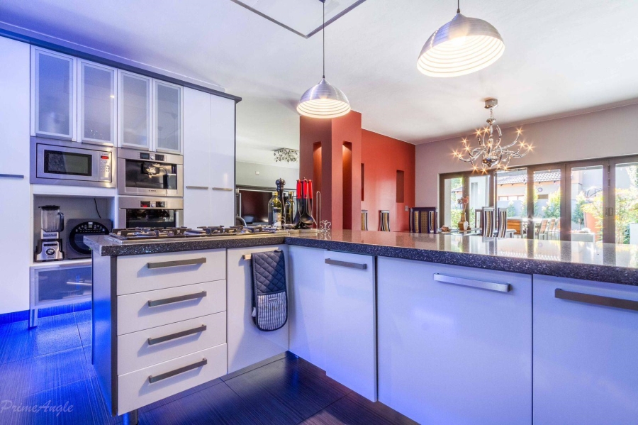 5 Bedroom Property for Sale in Silverwoods Country Estate Gauteng