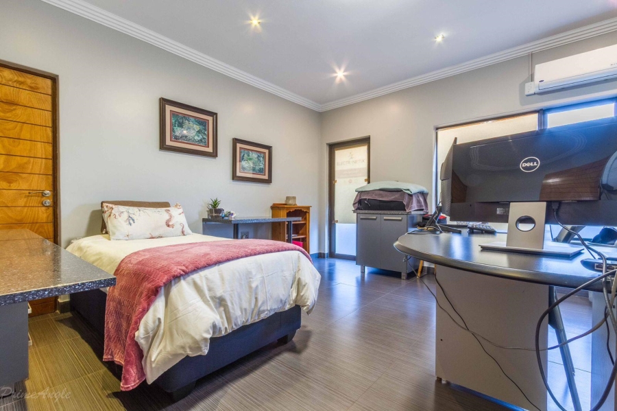 5 Bedroom Property for Sale in Silverwoods Country Estate Gauteng