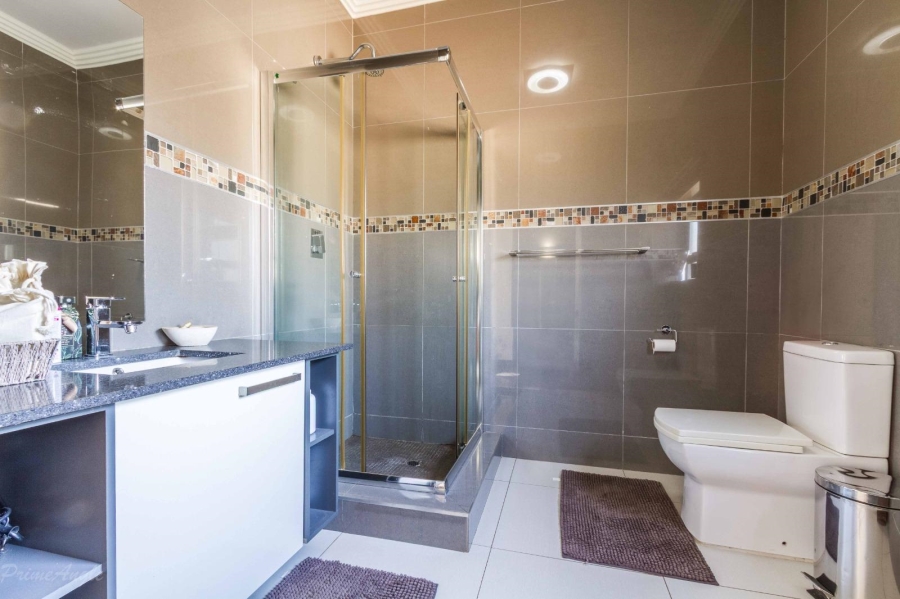 5 Bedroom Property for Sale in Silverwoods Country Estate Gauteng
