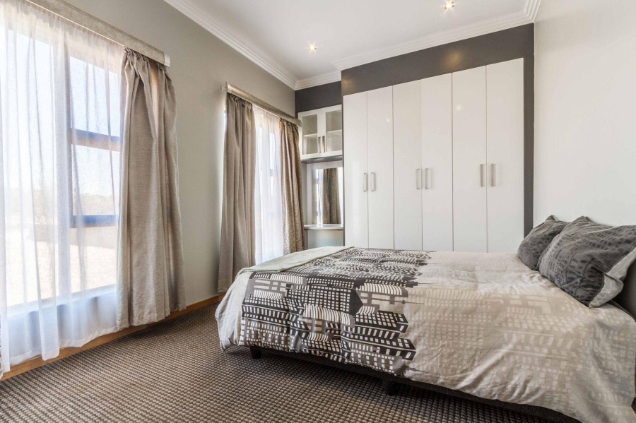 5 Bedroom Property for Sale in Silverwoods Country Estate Gauteng
