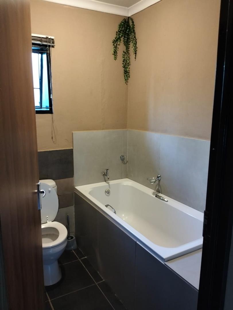 7 Bedroom Property for Sale in Olievenhoutbosch A H Gauteng