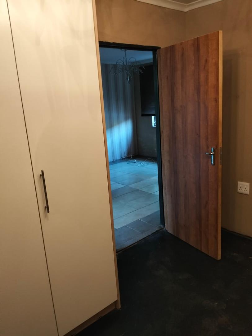 7 Bedroom Property for Sale in Olievenhoutbosch A H Gauteng