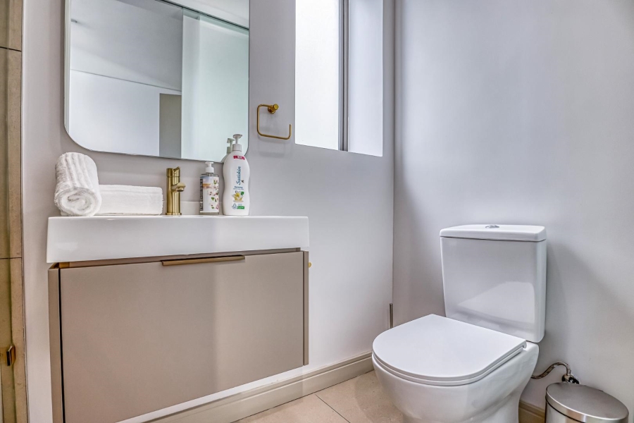To Let 2 Bedroom Property for Rent in Rosebank Gauteng