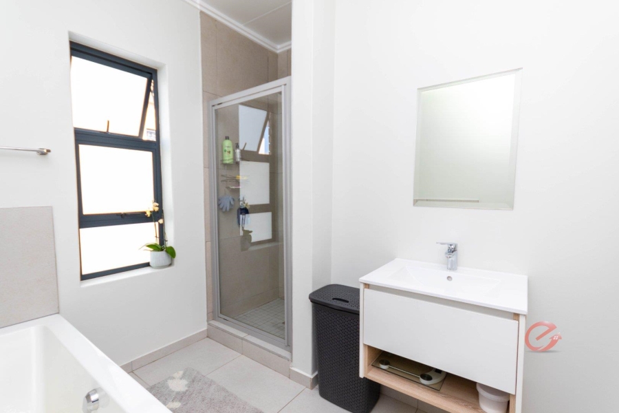 3 Bedroom Property for Sale in Broadacres Gauteng