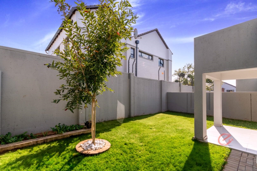 3 Bedroom Property for Sale in Broadacres Gauteng