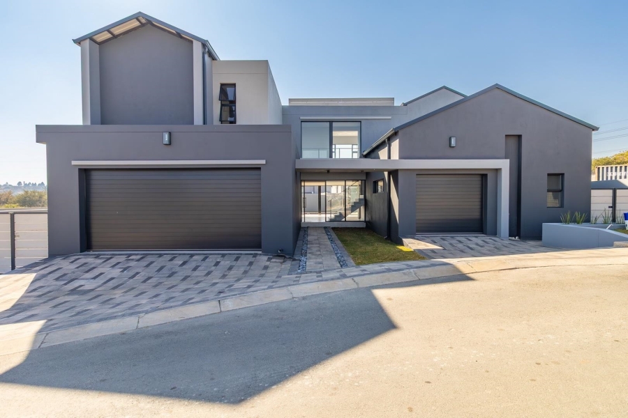 5 Bedroom Property for Sale in Helderfontein Estate Gauteng