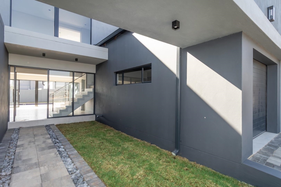 5 Bedroom Property for Sale in Helderfontein Estate Gauteng