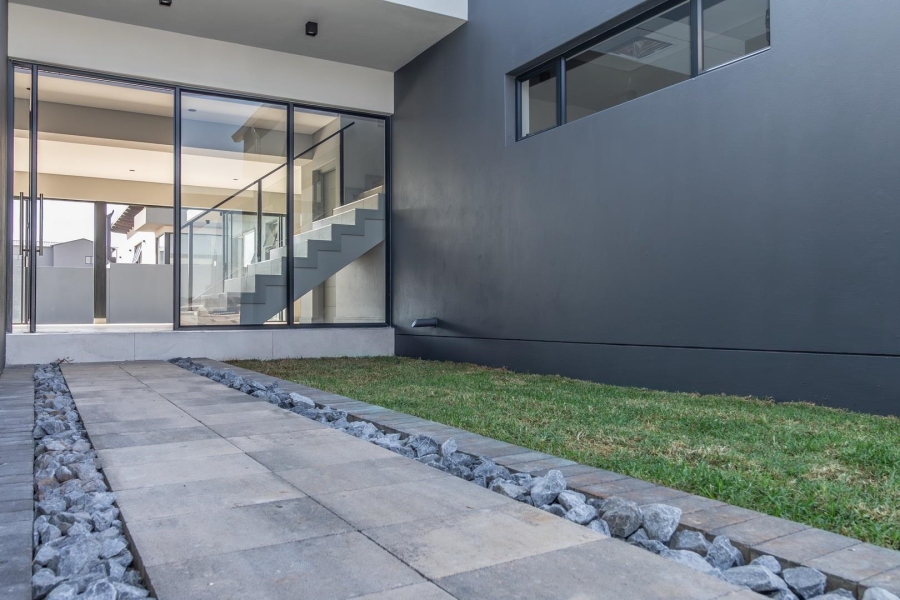 5 Bedroom Property for Sale in Helderfontein Estate Gauteng