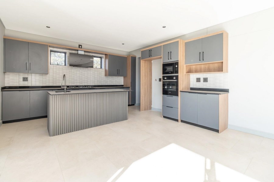 5 Bedroom Property for Sale in Helderfontein Estate Gauteng