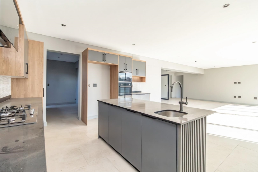 5 Bedroom Property for Sale in Helderfontein Estate Gauteng