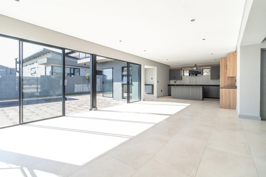 5 Bedroom Property for Sale in Helderfontein Estate Gauteng