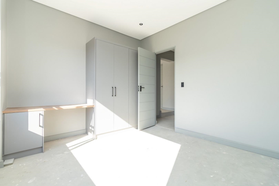5 Bedroom Property for Sale in Helderfontein Estate Gauteng