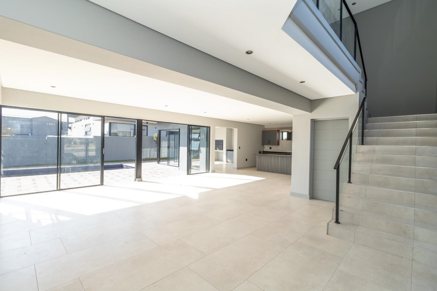 5 Bedroom Property for Sale in Helderfontein Estate Gauteng