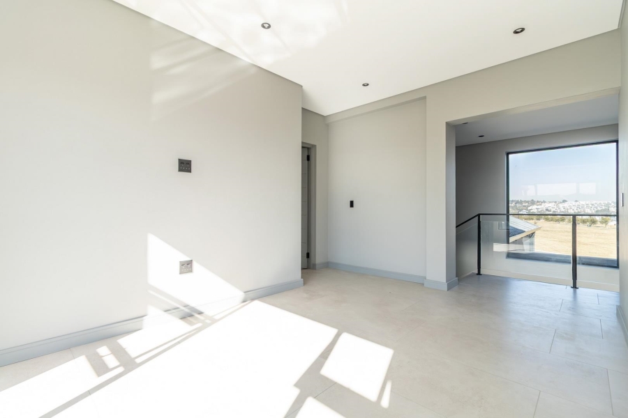 5 Bedroom Property for Sale in Helderfontein Estate Gauteng