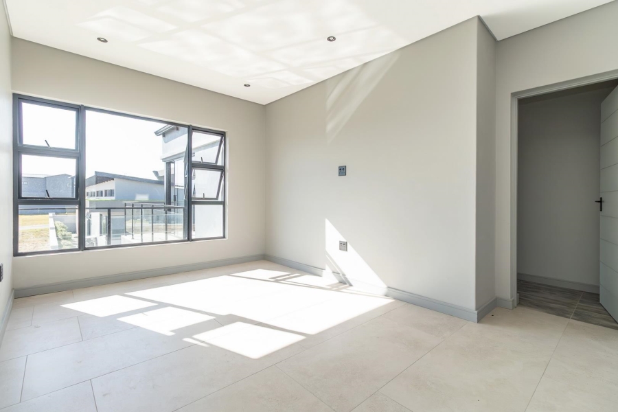 5 Bedroom Property for Sale in Helderfontein Estate Gauteng