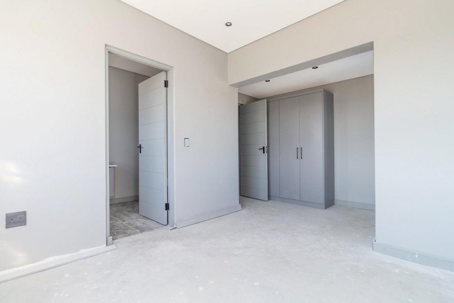 5 Bedroom Property for Sale in Helderfontein Estate Gauteng