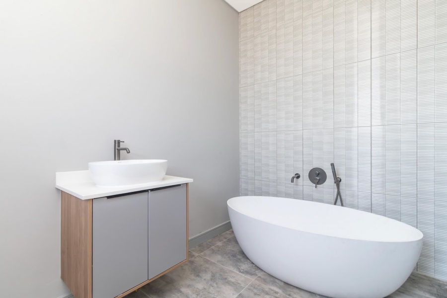 5 Bedroom Property for Sale in Helderfontein Estate Gauteng