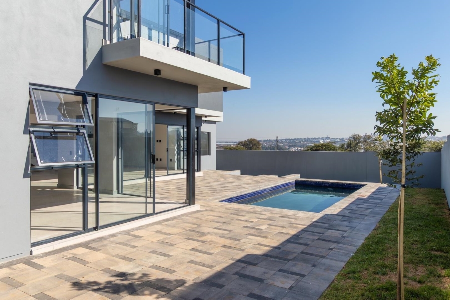 5 Bedroom Property for Sale in Helderfontein Estate Gauteng
