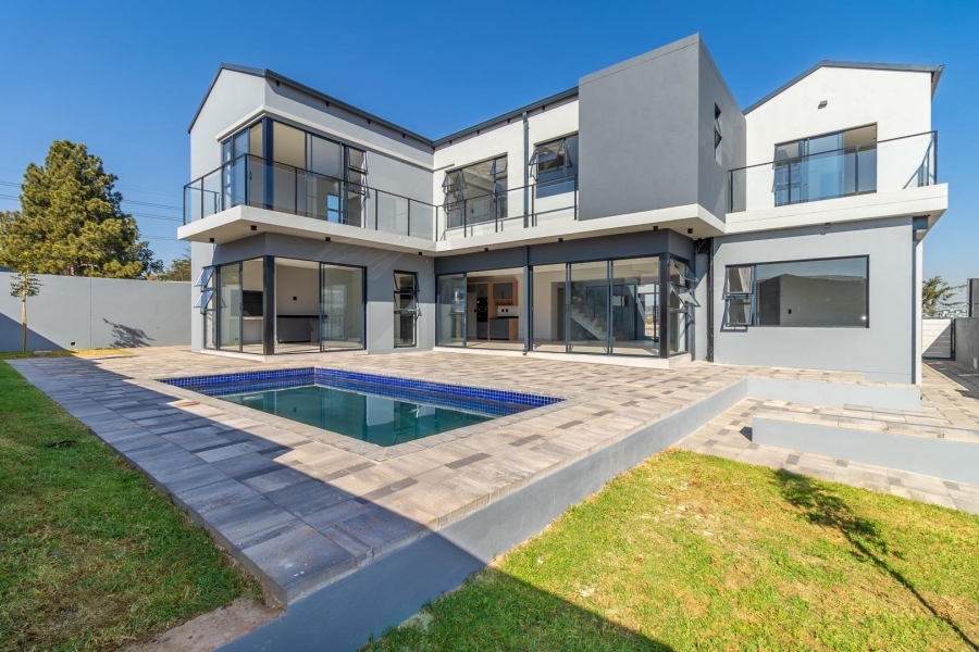 5 Bedroom Property for Sale in Helderfontein Estate Gauteng