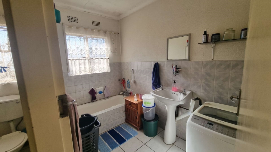 3 Bedroom Property for Sale in Brackendowns Gauteng