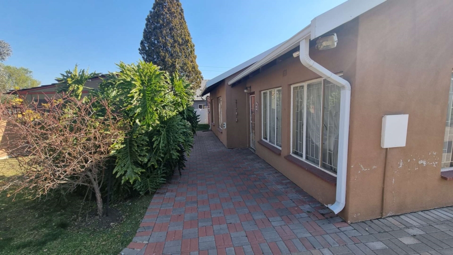 3 Bedroom Property for Sale in Brackendowns Gauteng