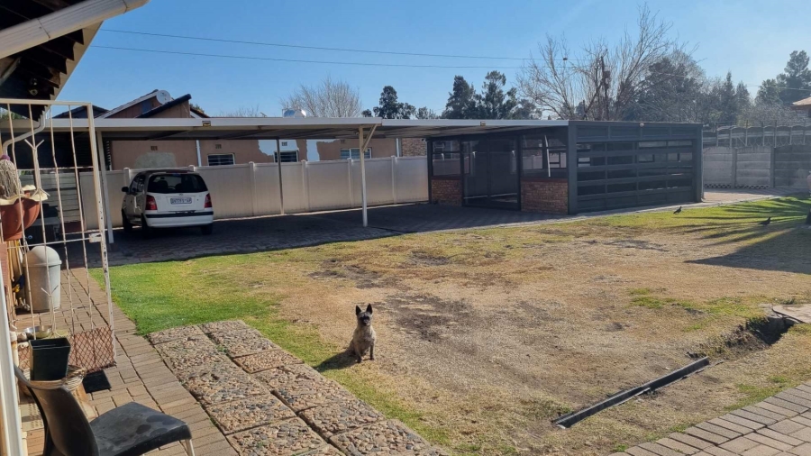 3 Bedroom Property for Sale in Brackendowns Gauteng