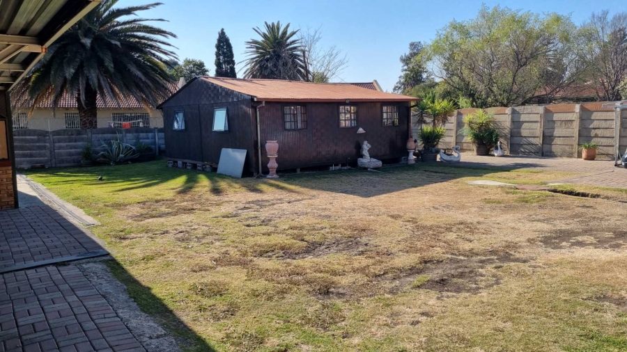 3 Bedroom Property for Sale in Brackendowns Gauteng